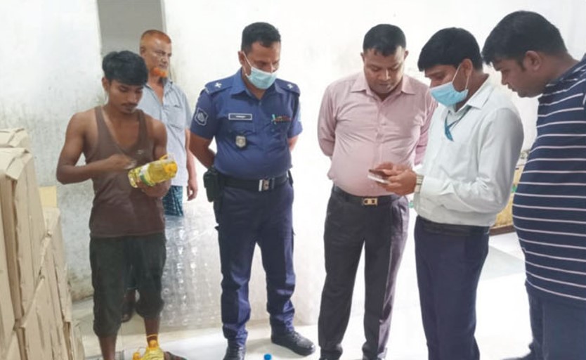 বেশি দামে তেল মোড়কীকরণ মিথ্যা বিজ্ঞাপন দিয়ে প্রতারণা