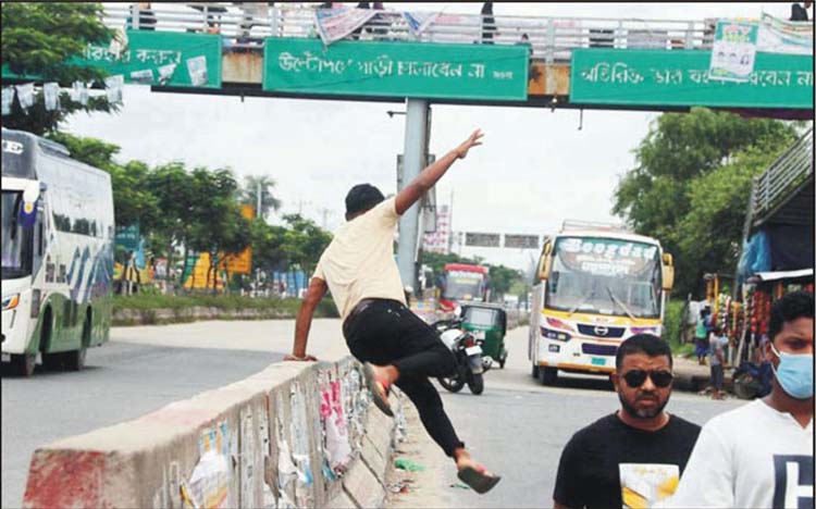 কুমিল্লায় একমাসে সড়কে ঝরেছে ৩০ প্রাণ