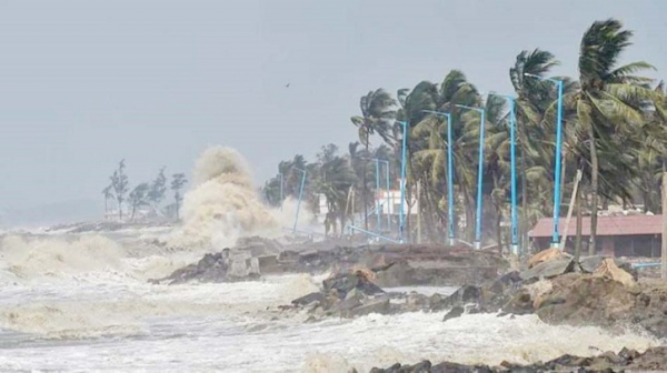 টানা সাতদিন বৃষ্টির পূর্বাভাস, জলোচ্ছ্বাসের শঙ্কা