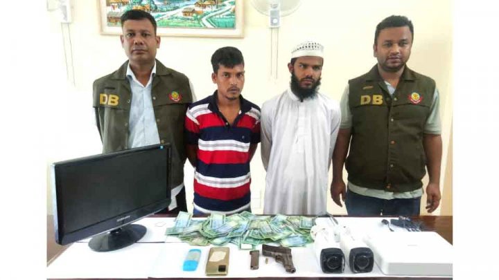 পুলিশ পরিচয়ে প্রতারণা, দেড় বছরে মোবাইলে কোটি টাকা লেনদেন