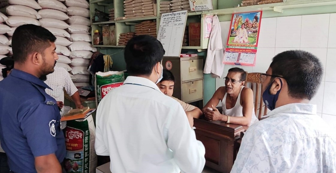 কম দামে কেনা চাউল বেশি দামে বিক্রি!