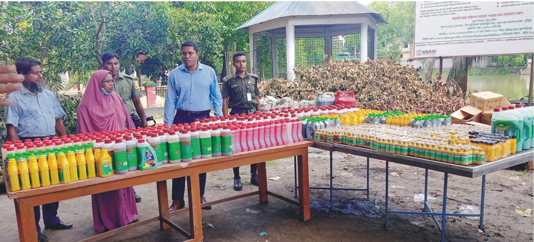 নকল ব্রেক ওয়েল ও রেডিয়েটরের পানি প্রস্তুত করায় ব্যবসায়ীকে ১ লাখ টাকা জরিমানা