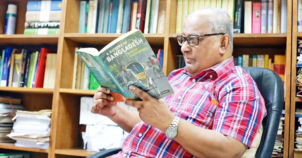 একজন আকবর আলি খান ও এ যুগের আমলা কাহিনি