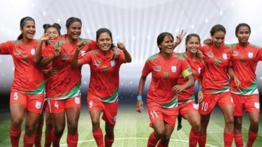 সাফজয়ী তিন নারী ফুটবলার পাচ্ছেন এক লাখ টাকা