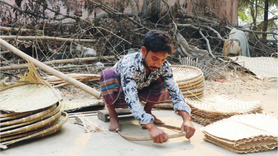 ইস্টগ্রামে ঐতিহ্য হারাচ্ছে বেত-বাঁশের শিল্প