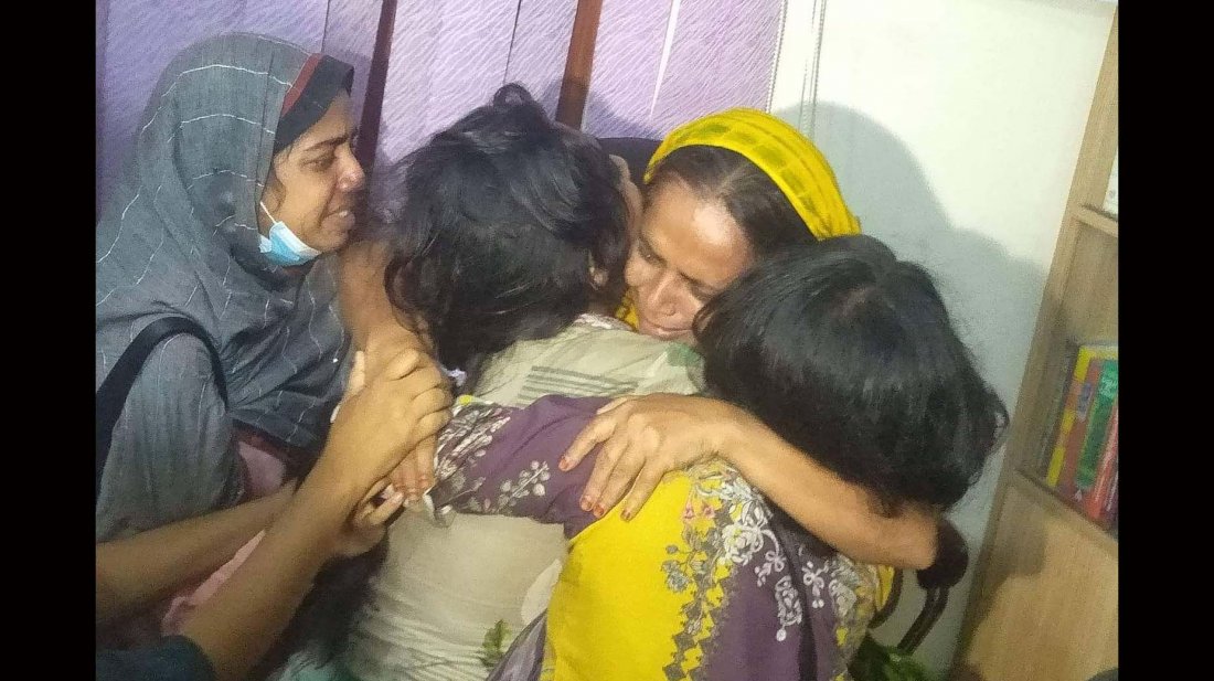 মেয়েদের সঙ্গে বাসায় ফিরলেন রহিমা