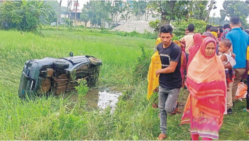 কুমিল্লায় প্রাইভেটকার উল্টে শ্রমিক নিহত