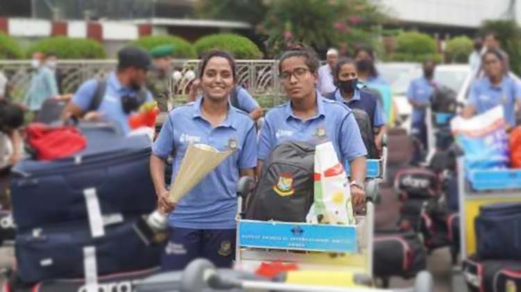 দেশে ফিরলেন চ্যাম্পিয়নরা