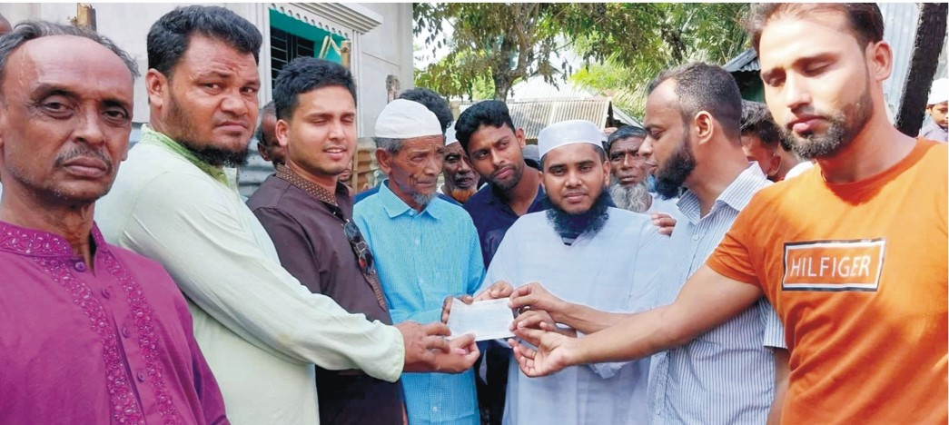 আগুনে ক্ষতিগ্রস্ত পরিবারের পাশে দাড়ালেন প্রবাসী ফরহাদ হোসেন 