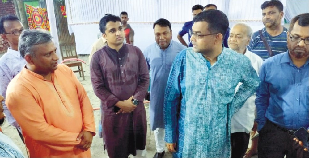 দাউদকান্দিতে পূজা মণ্ডপ পরিদর্শনে জেলা প্রশাসক 