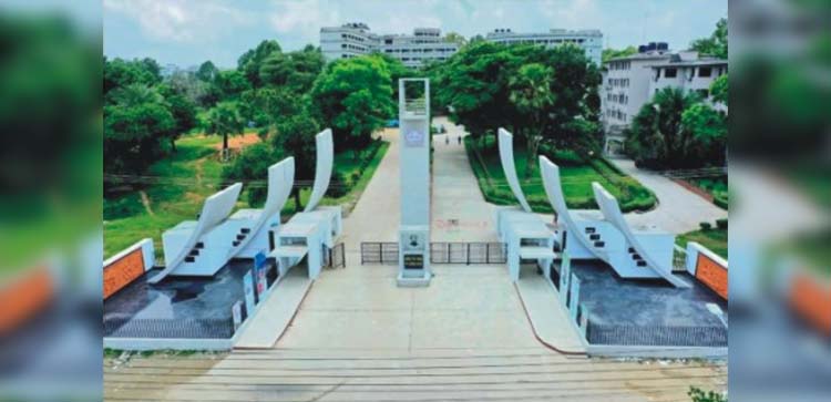 কুবিতে হলত্যাগের সময় ছাত্রলীগ নেতাকে মারধর