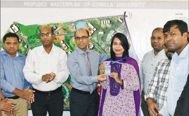 প্রথমবারের মতো কুবি শিক্ষার্থীরা পেল উন্নত পরিচয়পত্র