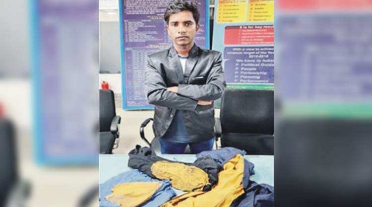 স্বর্ণের জ্যাকেট আন্ডারওয়্যারসহ যাত্রী আটক 