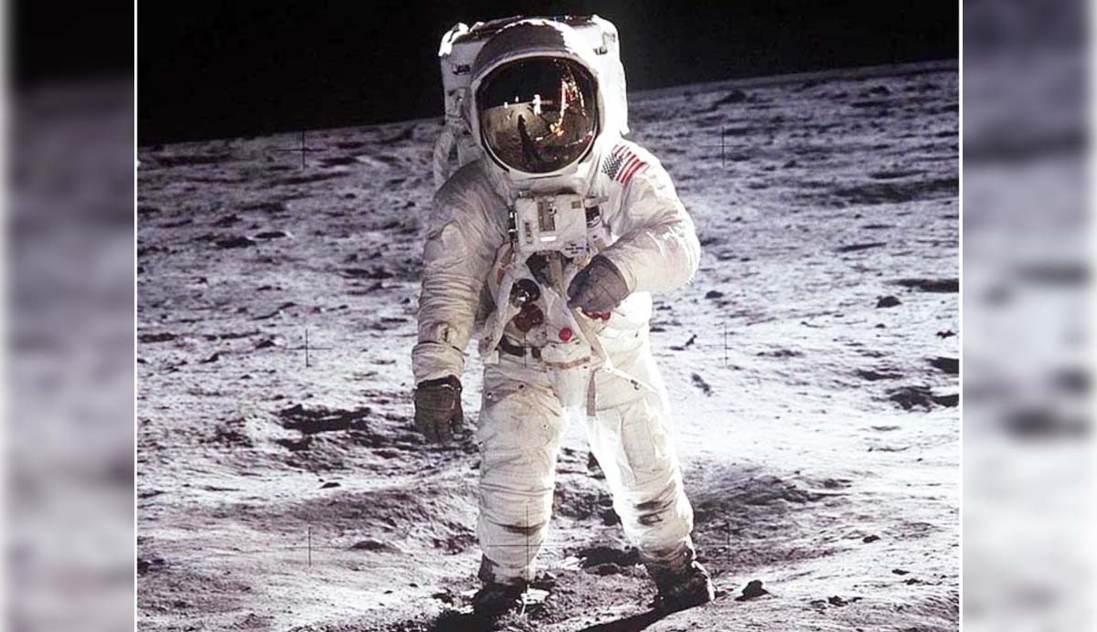  চাঁদে অবতরণ 