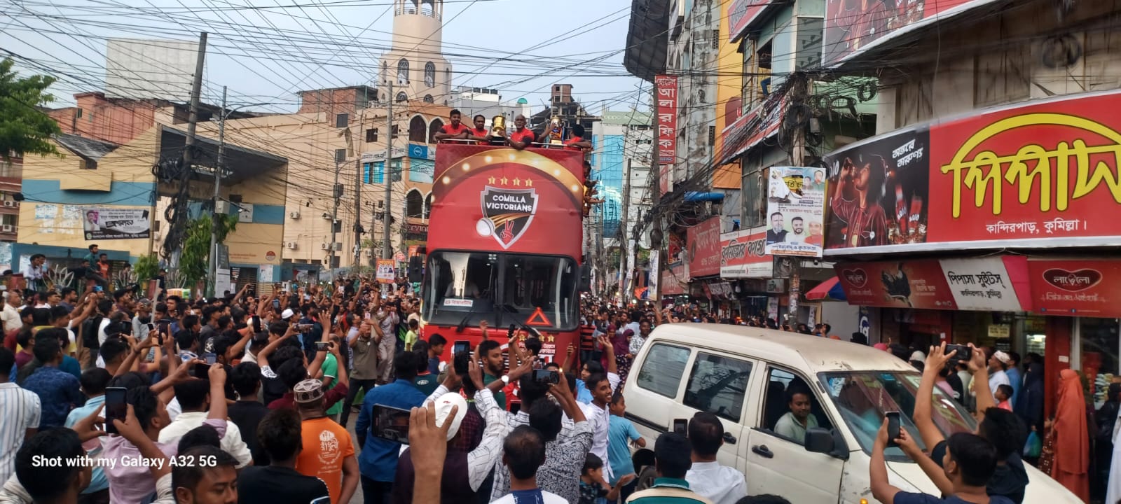 বিপিএল চ্যাম্পিয়ন ভিক্টোরিয়ান্সের বর্ণিল বিজয় উৎসব কুমিল্লায় 