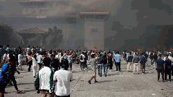 নেপালে জেল ভেঙে পালাচ্ছেন বন্দিরা!