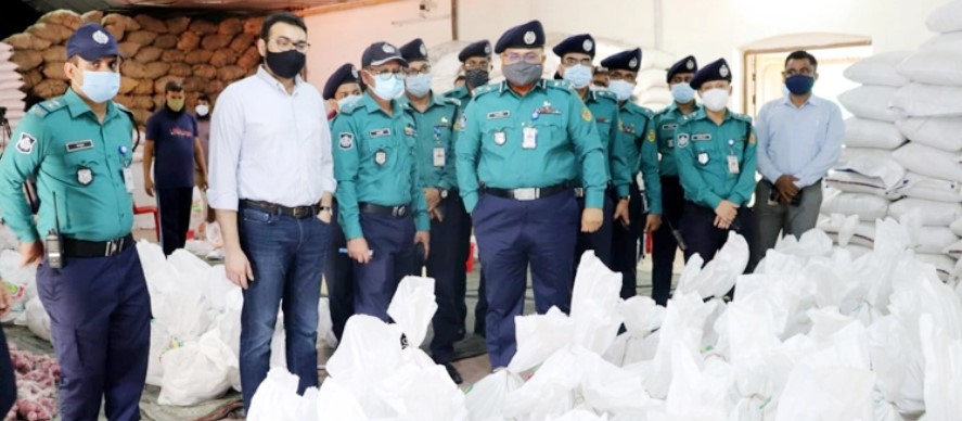 চট্টগ্রাম নগরে পুলিশের ইফতার পাচ্ছে ৫০০০ পরিবার