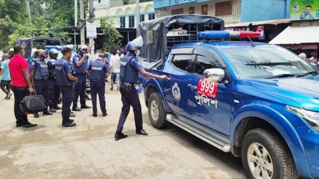 ৩ জনকে গুলি করে হত্যা, এএসআই সৌমেন বরখাস্ত