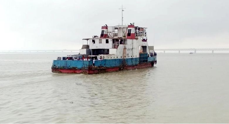 শিমুলিয়া-বাংলাবাজারে লঞ্চ বন্ধ, চলছে ফেরি