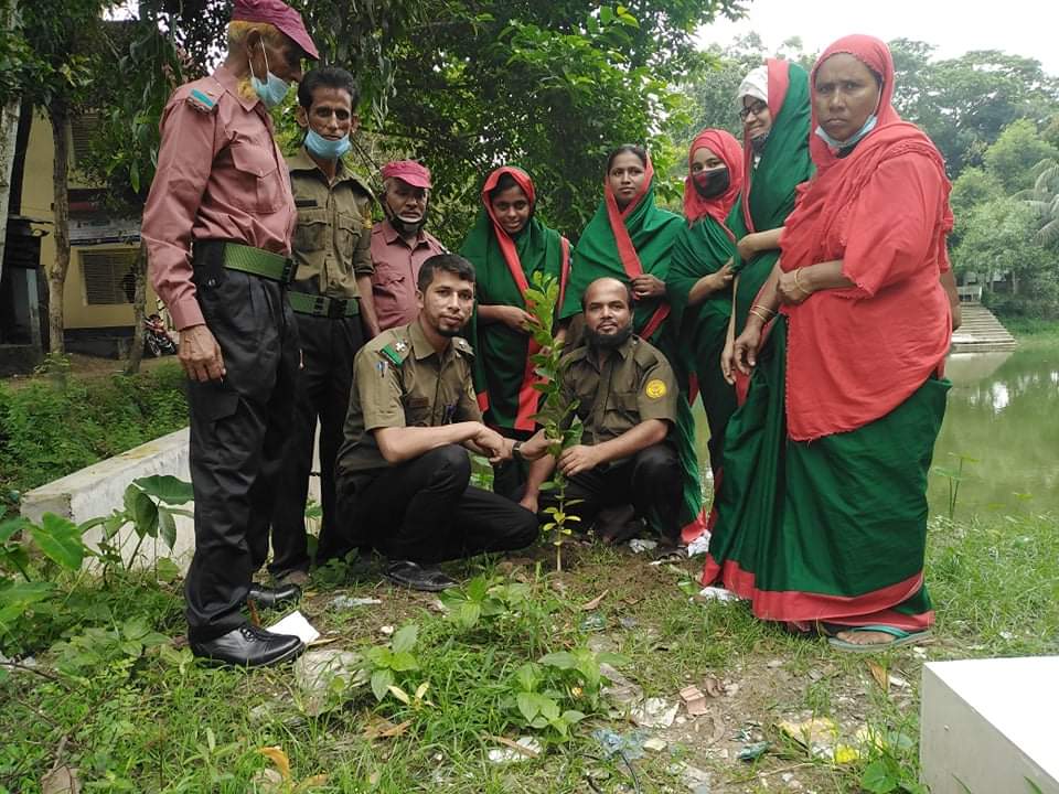 ব্রাহ্মণপাড়ায় মুজিব শতবর্ষ উপলক্ষ্যে উপজেলা আনসার ও ভিডিপির বৃক্ষরোপন