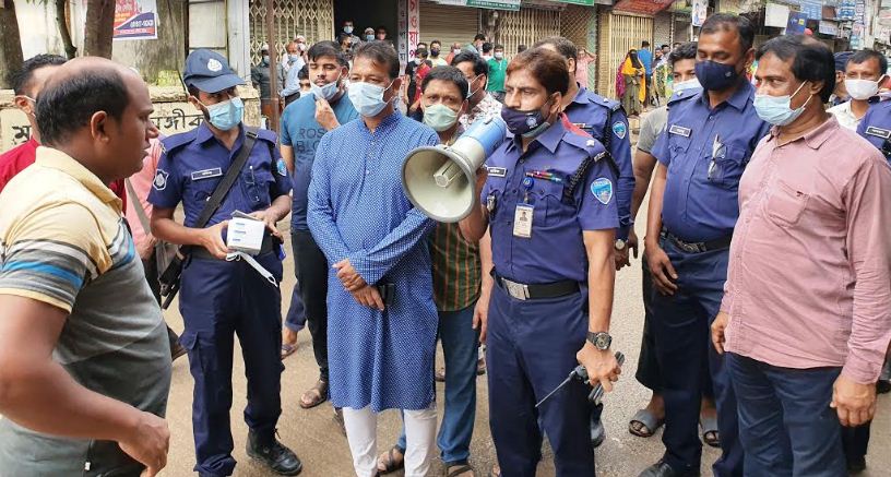 দেবিদ্বারে লকডাউনের প্রথম দিনে উপজেলা প্রশাসনের অভিযান