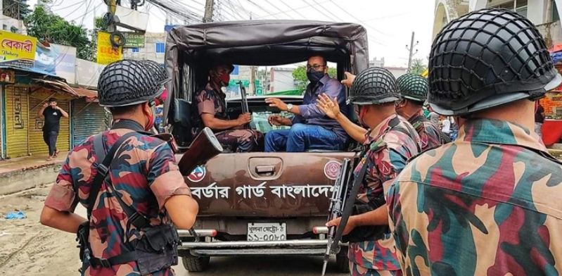 খুলনায় বিধিনিষেধ বাস্তবায়নে মাঠে বিজিবি, কঠোর অবস্থানে প্রশাসন