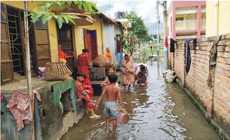 রোদ বৃষ্টি যাই হোক থাকতে হয় পানিবন্দী