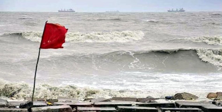 ভারতের স্থলভাগে গভীর নিম্নচাপ, ৩ নম্বর সতর্কসংকেত বহাল