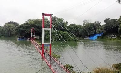 পানিতে ডুবে গেছে রাঙ্গামাটির ঝুলন্ত সেতু