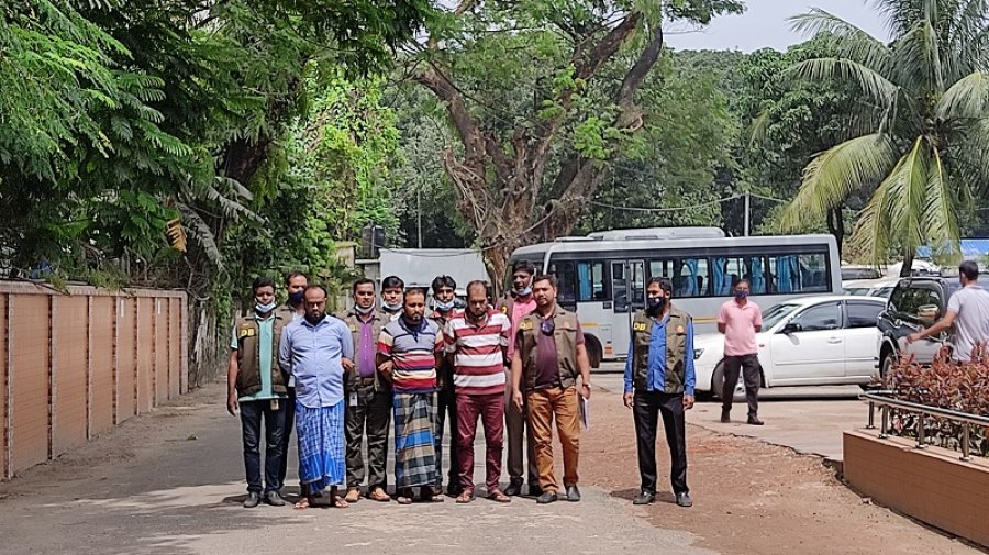 স্ত্রী শিক্ষক হলেও স্বামীর পেশা ডাকাতি