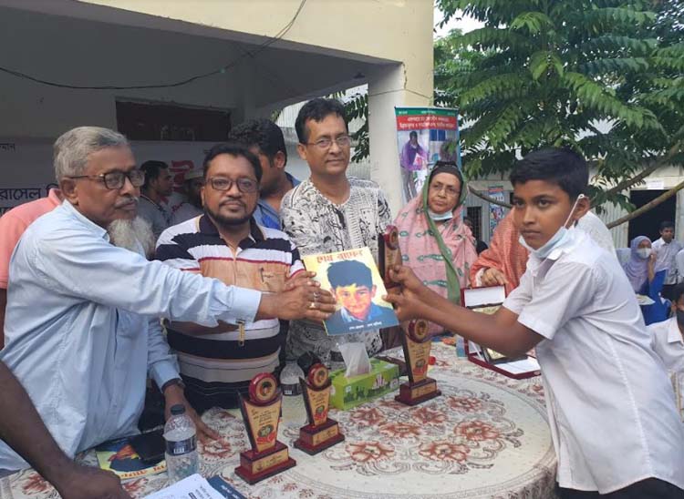 দেবিদ্বারে কুইজ প্রতিযোগিতা ও পুরস্কার বিতরণ 