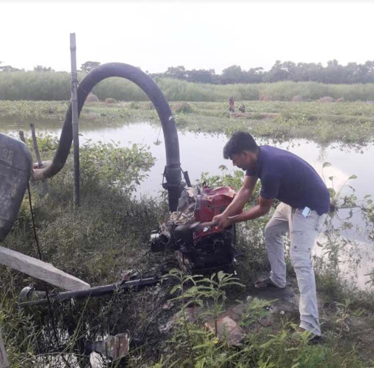 দেবিদ্বারে ফসলি জমির মাটি কাটায় দুটি ড্রেজার ধ্বংস