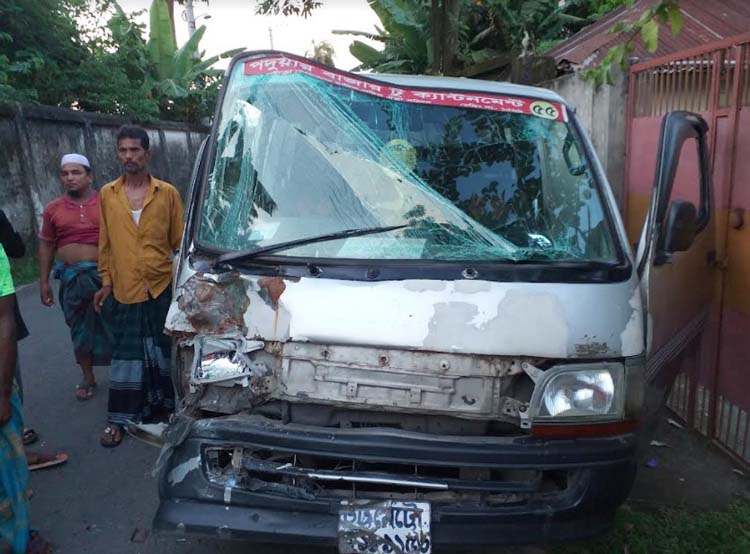 কুবি বাসের সঙ্গে মাইক্রোবাসের মুখোমুখি সংঘর্ষ ,আহত ১