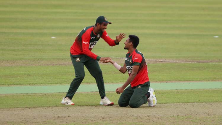 মাহমুদউল্লাহরা যাচ্ছেন কাল, সাকিব-মোস্তাফিজ ৯ অক্টোবর