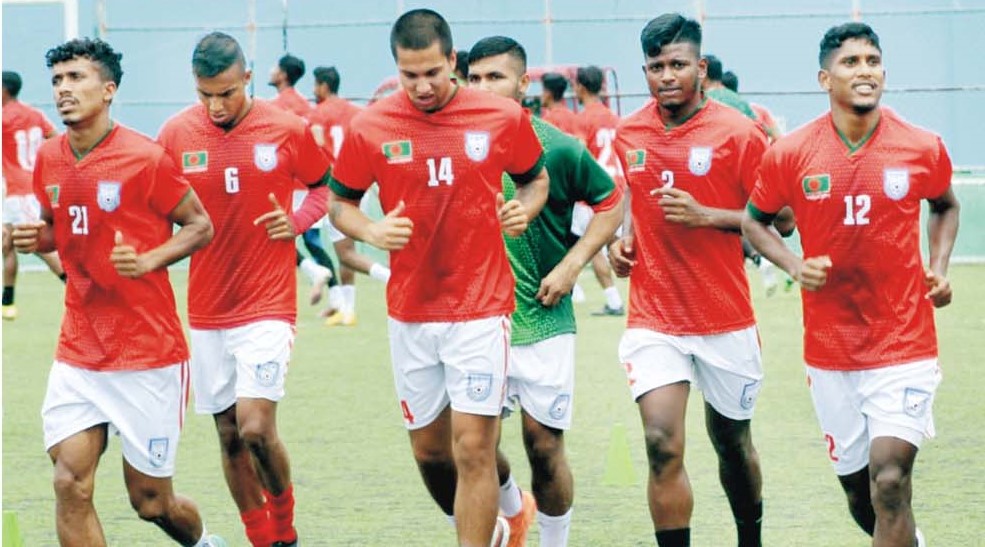 ফিনিশিংয়ে মনোযোগ বাংলাদেশের ফিনিশিংয়ে মনোযোগ বাংলাদেশের