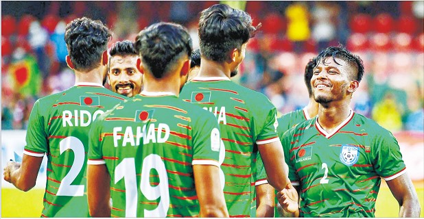 ভারতকে রুখে দিলো ১০ জনের বাংলাদেশ ভারতকে রুখে দিলো ১০ জনের বাংলাদেশ