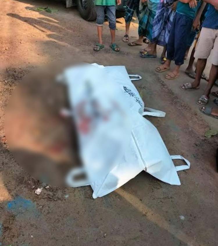 কুমিল্লায় কাভার্ডভ্যান চাপায় নিহত ২