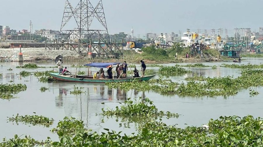 তুরাগে নৌকাডুবি: শিশুসহ ৩ জনের লাশ উদ্ধার
