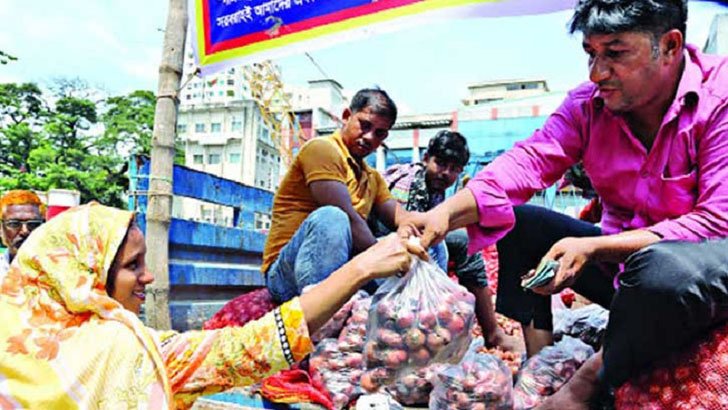 ৩০ টাকায় পেঁয়াজ বিক্রি করবে টিসিবি