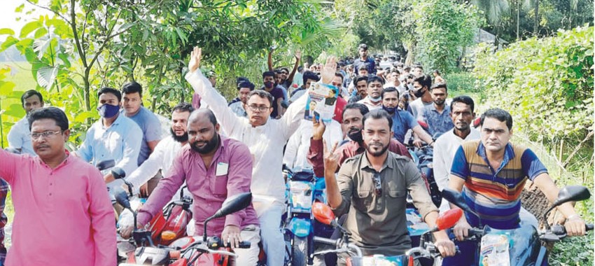 চান্দিনার বরকইট ইউনিয়নে চেয়ারম্যান প্রার্থীর মোটরসাইকেল শোভাযাত্রা