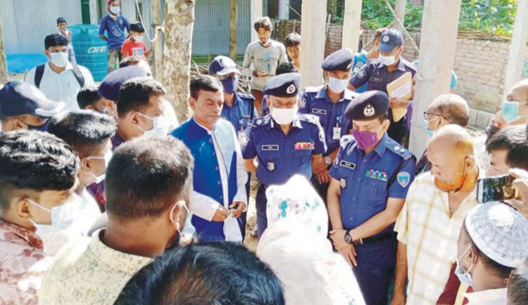 চৌদ্দগ্রামে মডেল বাড়ির কার্যক্রম পরিদর্শনে অতিরিক্ত আইজিপি 