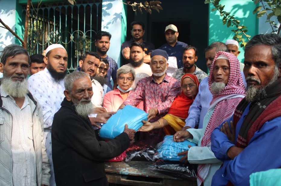 দেবীদ্বারে শীত কম্বল পেলেন ২শতাধিক হতদরিদ্র ও ছিন্নমূল মানুষ