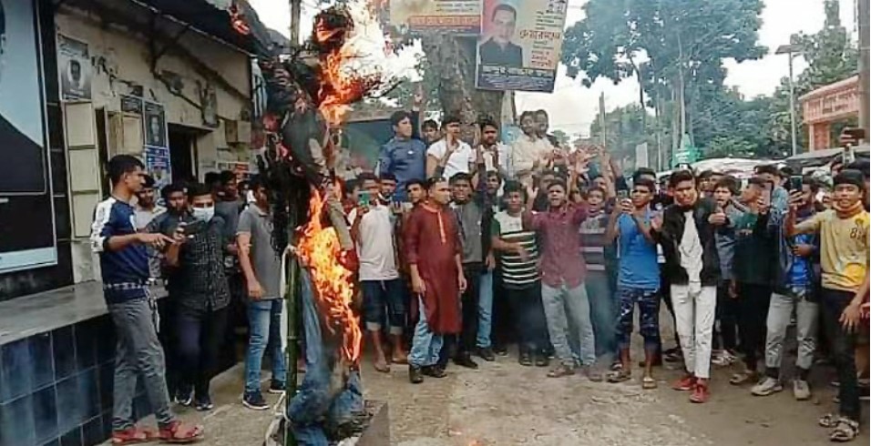 গা ঢাকা দিয়েছেন মুরাদের সমর্থকরা, এলাকায় আনন্দ মিছিল