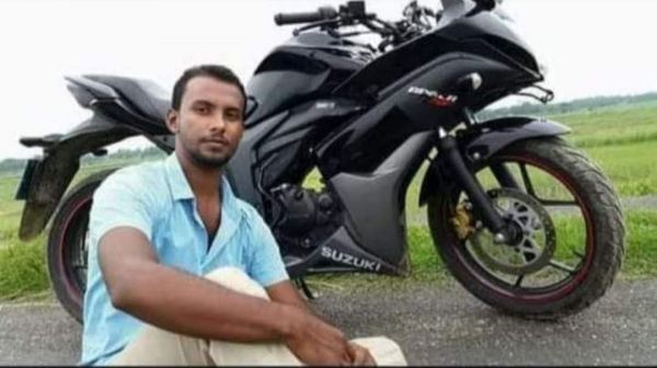 পথচারী নারীকে বাঁচাতে গিয়ে প্রাণ গেল মোটরসাইকেল চালকের