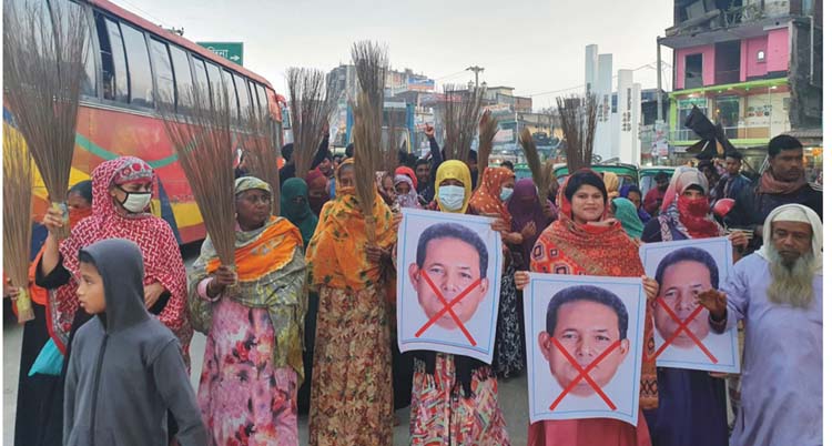  সেই নেতার বিরুদ্ধে এবারদেবিদ্বারে ঝাঁড়ু মিছিল 