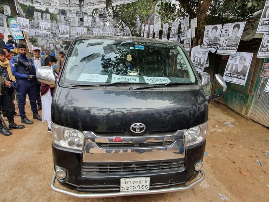 চান্দিনায় আ'লীগ প্রার্থীর গাড়িতে ডিবি'র স্টিকার;গাড়ি চালকের জেল; প্রার্থীকে জরিমানা