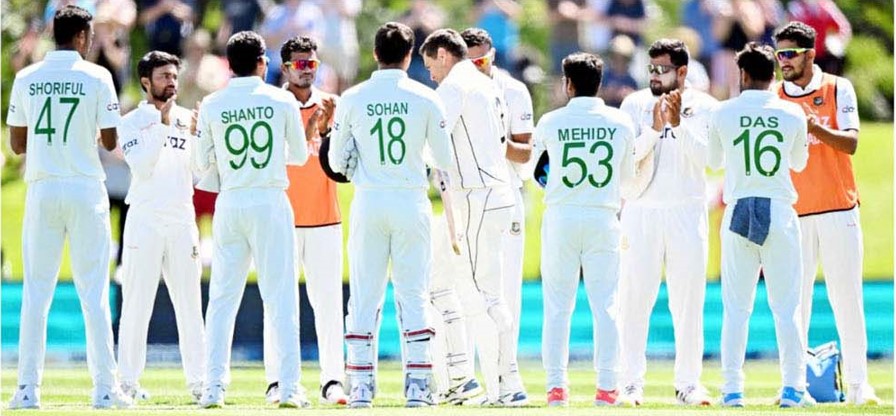 লজ্জার ব্যাটিংয়ে ফলোঅনে বাংলাদেশ লজ্জার ব্যাটিংয়ে ফলোঅনে বাংলাদেশ