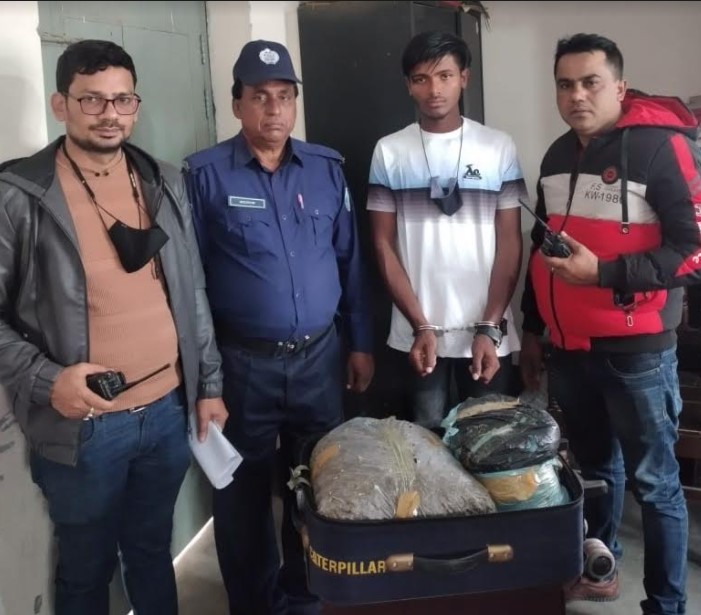 কুমিল্লা সদর দক্ষিণে গাঁজাসহ দুইজন গ্রেফতার 