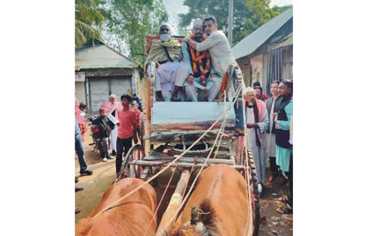 ঘোড়ায় চড়ে দায়িত্ব গ্রহণ