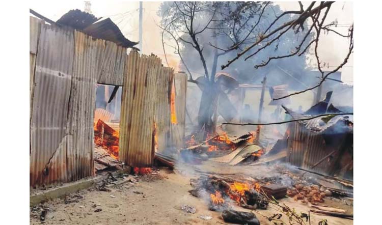 দাউদকান্দিতে অগ্নিকাণ্ডে ৪টি বসতঘর ভস্মীভূত